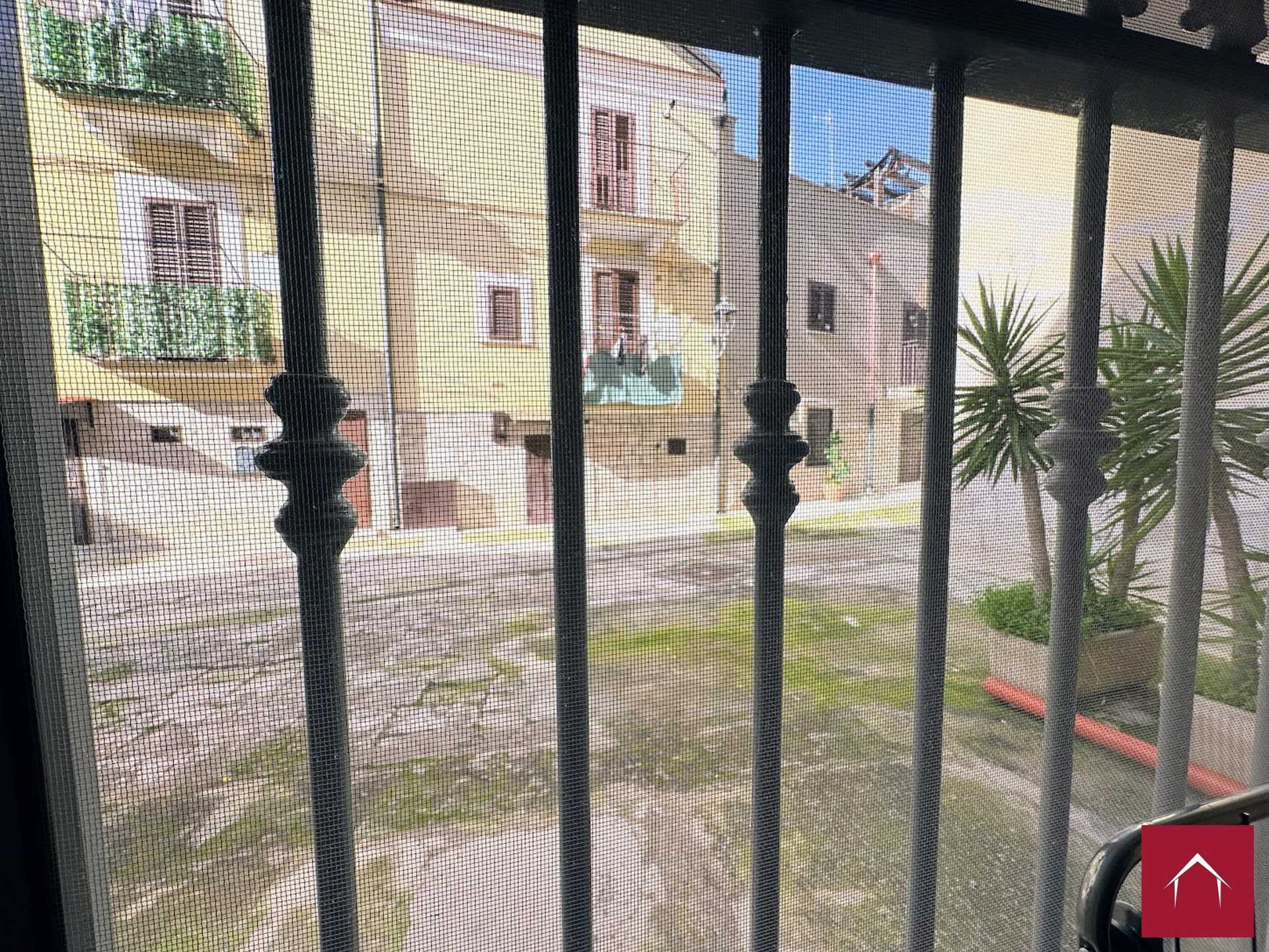 Bilocale arredato in centro storico - foto 8
