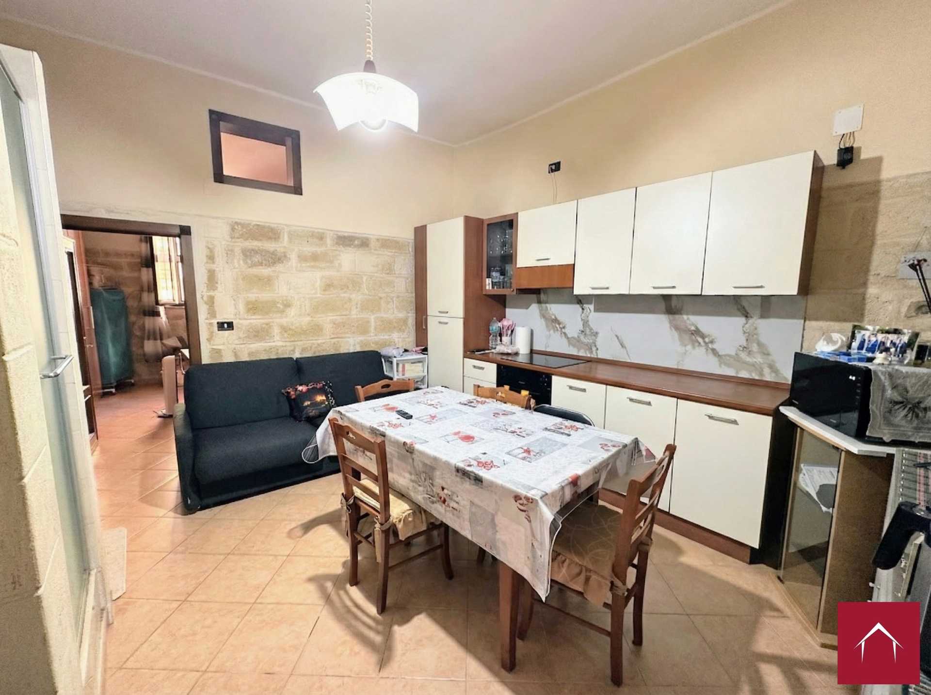 Bilocale arredato in centro storico - foto 2