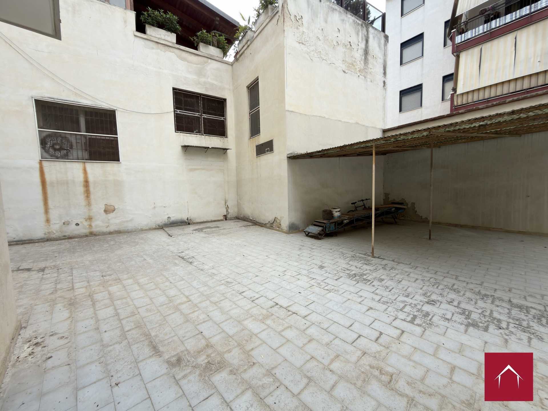 Ampio locale comm. In Via Scommegna - foto 19