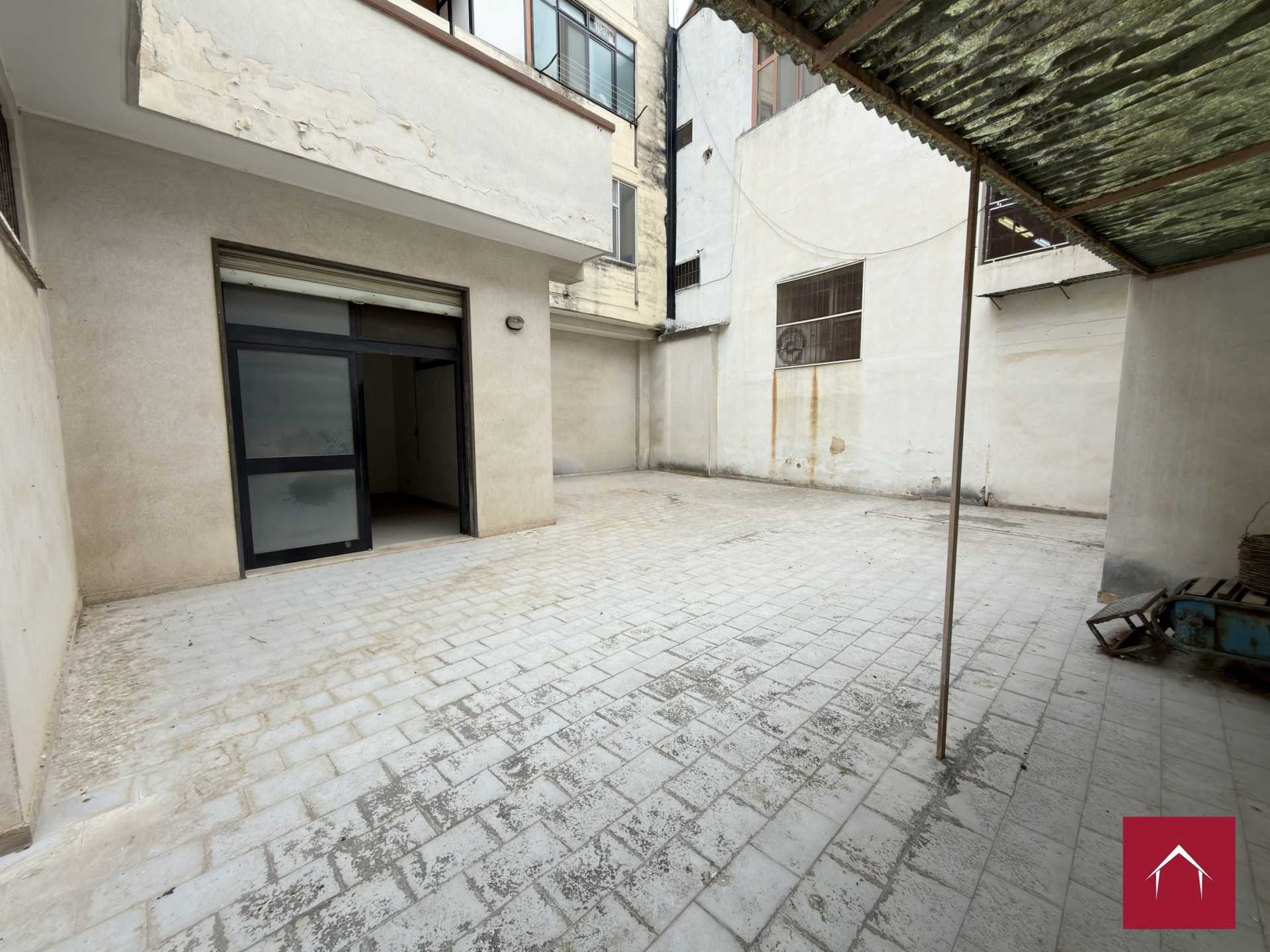 Ampio locale comm. In Via Scommegna - foto 22