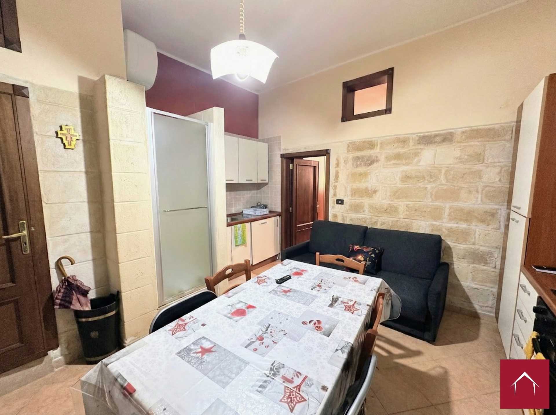Bilocale arredato in centro storico - foto 3