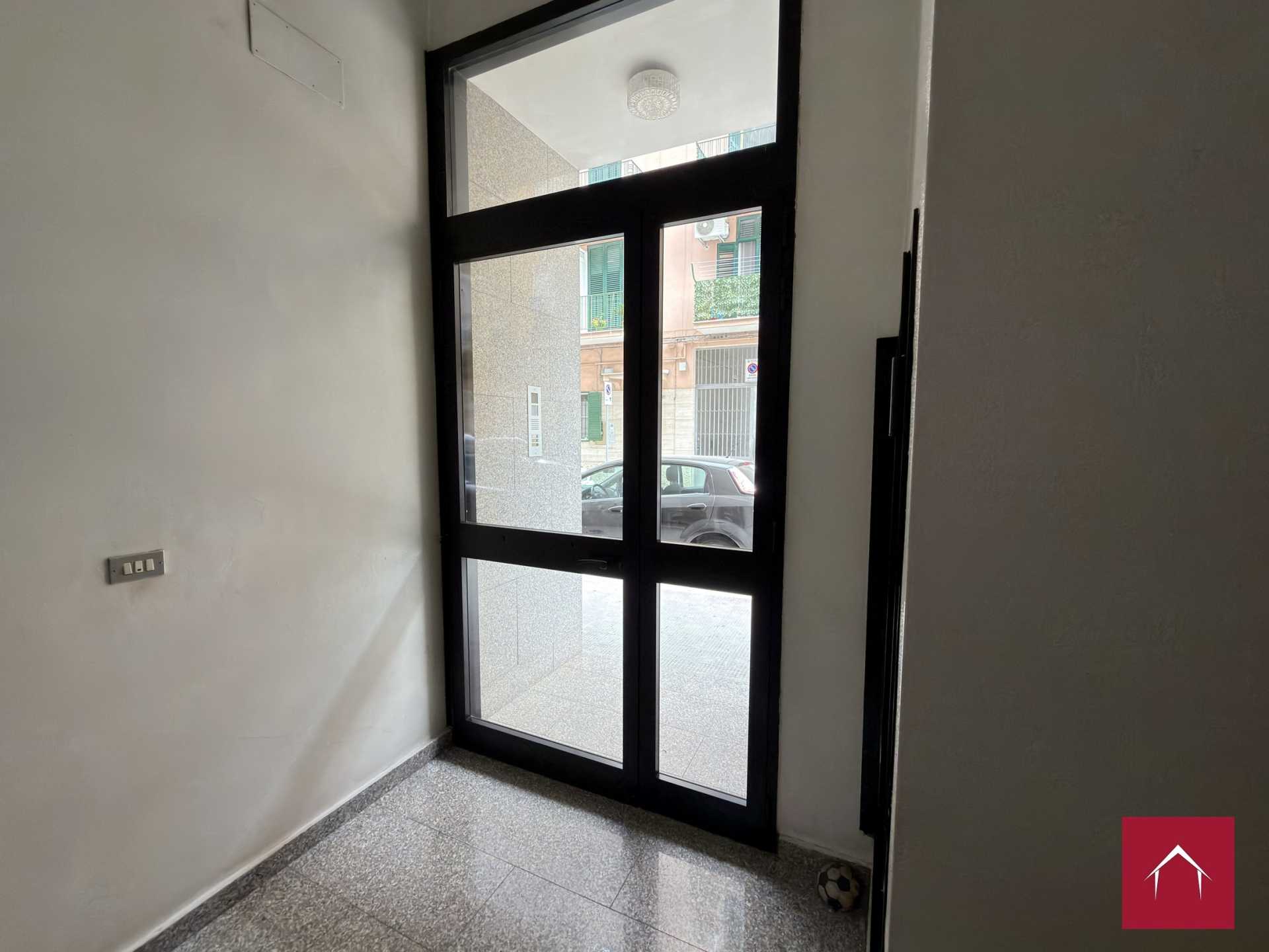 Ampio locale comm. In Via Scommegna - foto 32
