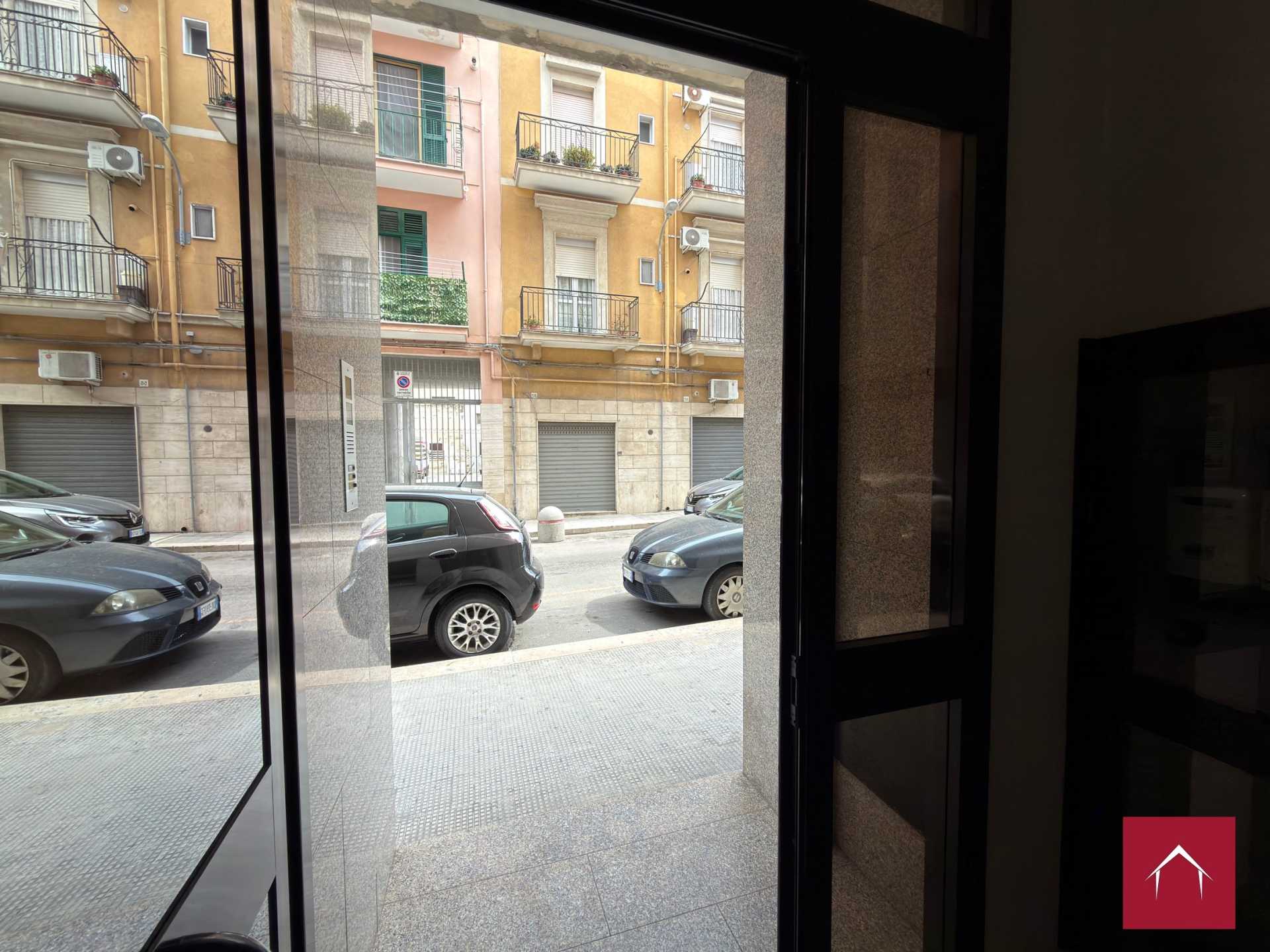 Ampio locale comm. In Via Scommegna - foto 33