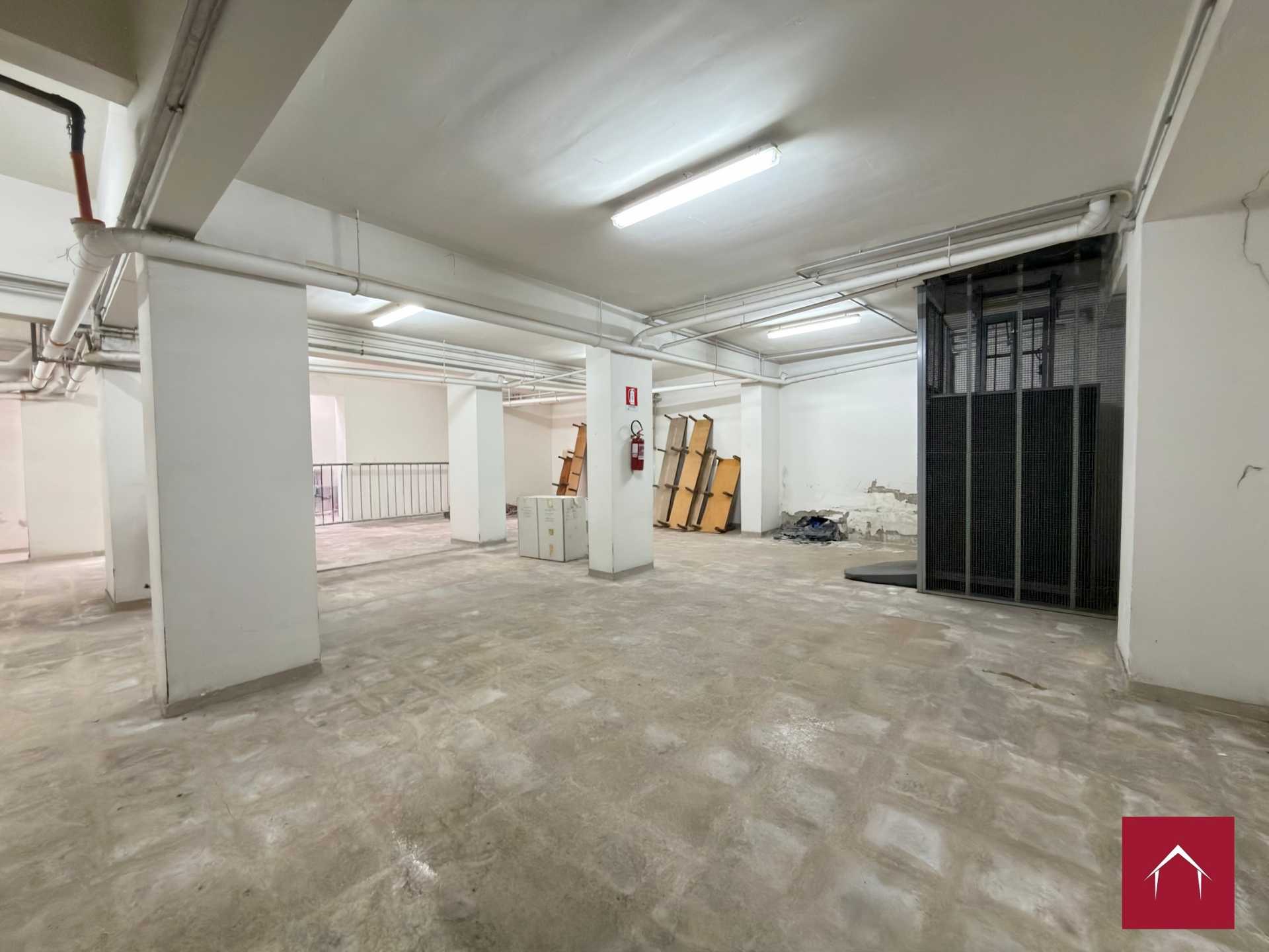Ampio locale comm. In Via Scommegna - foto 41