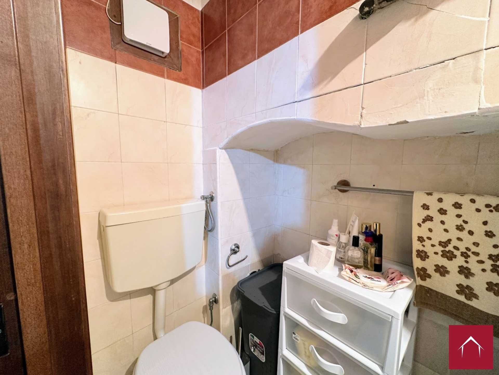 Bilocale arredato in centro storico - foto 5
