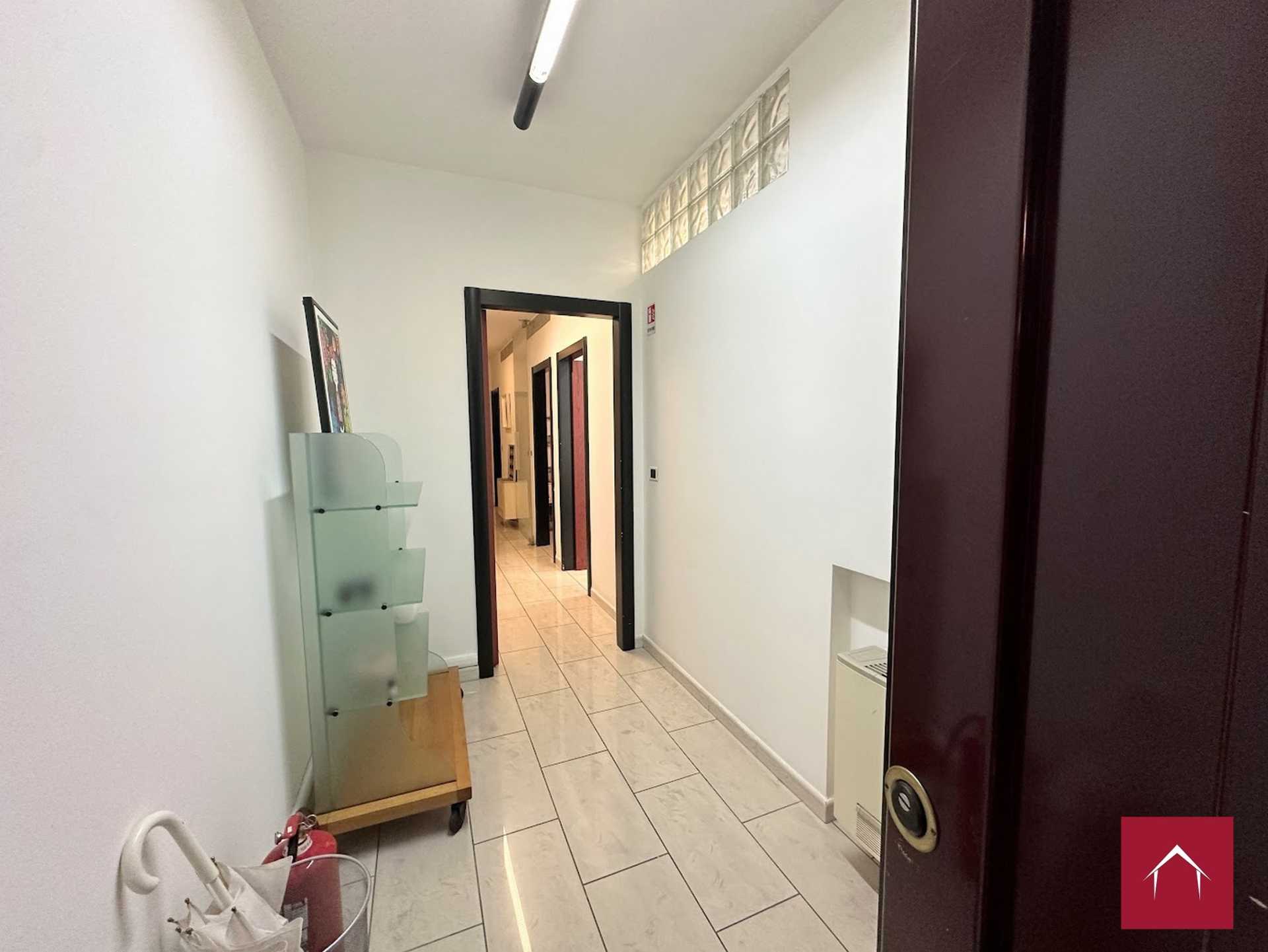 Ufficio Via Sant’Antonio 30 con 3 stanze operative - foto 4