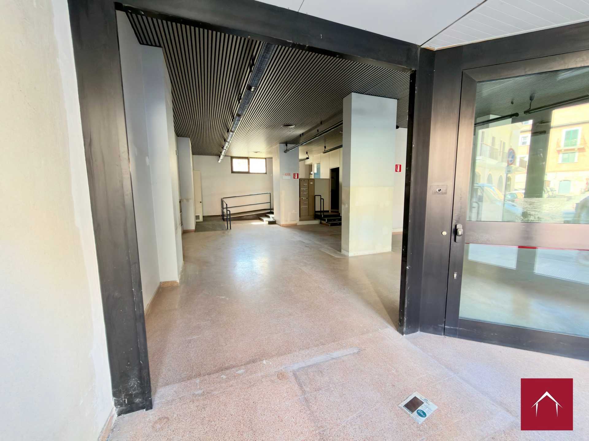 Ampio locale commerciale Via Roma n. 43 - foto 4